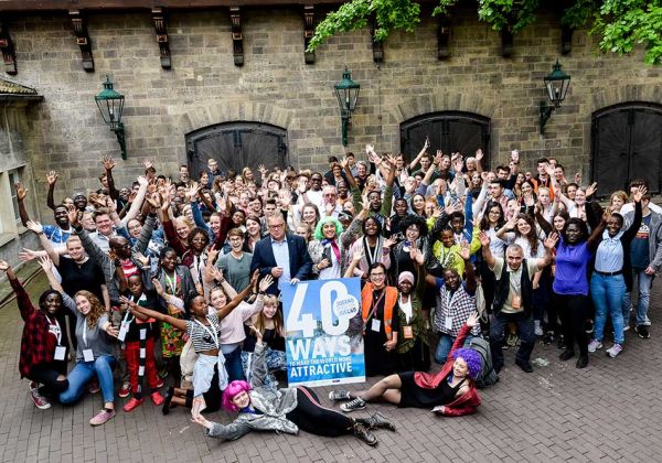 Gruppenfoto des Jugendfestivals 40 Wege um die Welt attraktiver zu machen